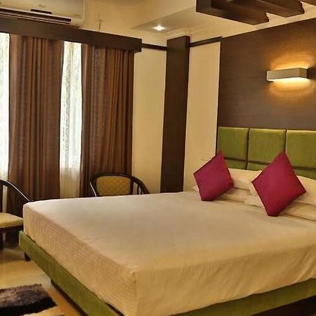 Continento The Classic Hotel Tirur Buitenkant foto