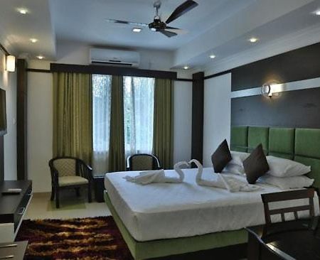 Continento The Classic Hotel Tirur Buitenkant foto