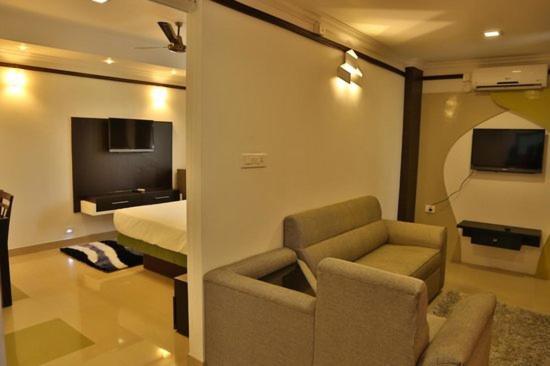 Continento The Classic Hotel Tirur Buitenkant foto