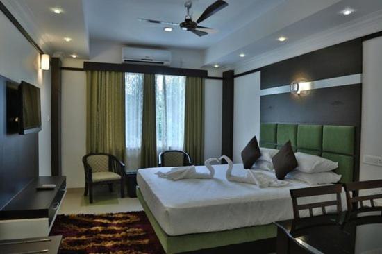 Continento The Classic Hotel Tirur Buitenkant foto