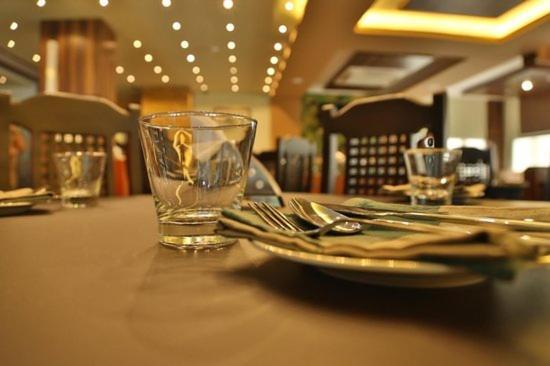 Continento The Classic Hotel Tirur Buitenkant foto